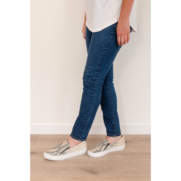 Vince Camuto Slip On Sneakers Snake Print Casual Comfort Shoes Size 8M - Picture 1 of 4